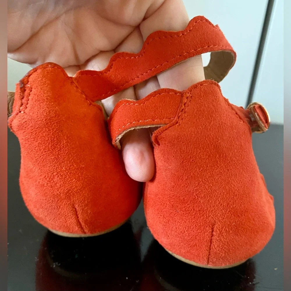 ANTHROPOLOGIE Red suede flats with scalloped detail and ankle straps. - Picture 5 of 7